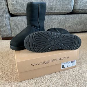 NEVER WORN - Men’s Size 12 Ugg Classic Short Black